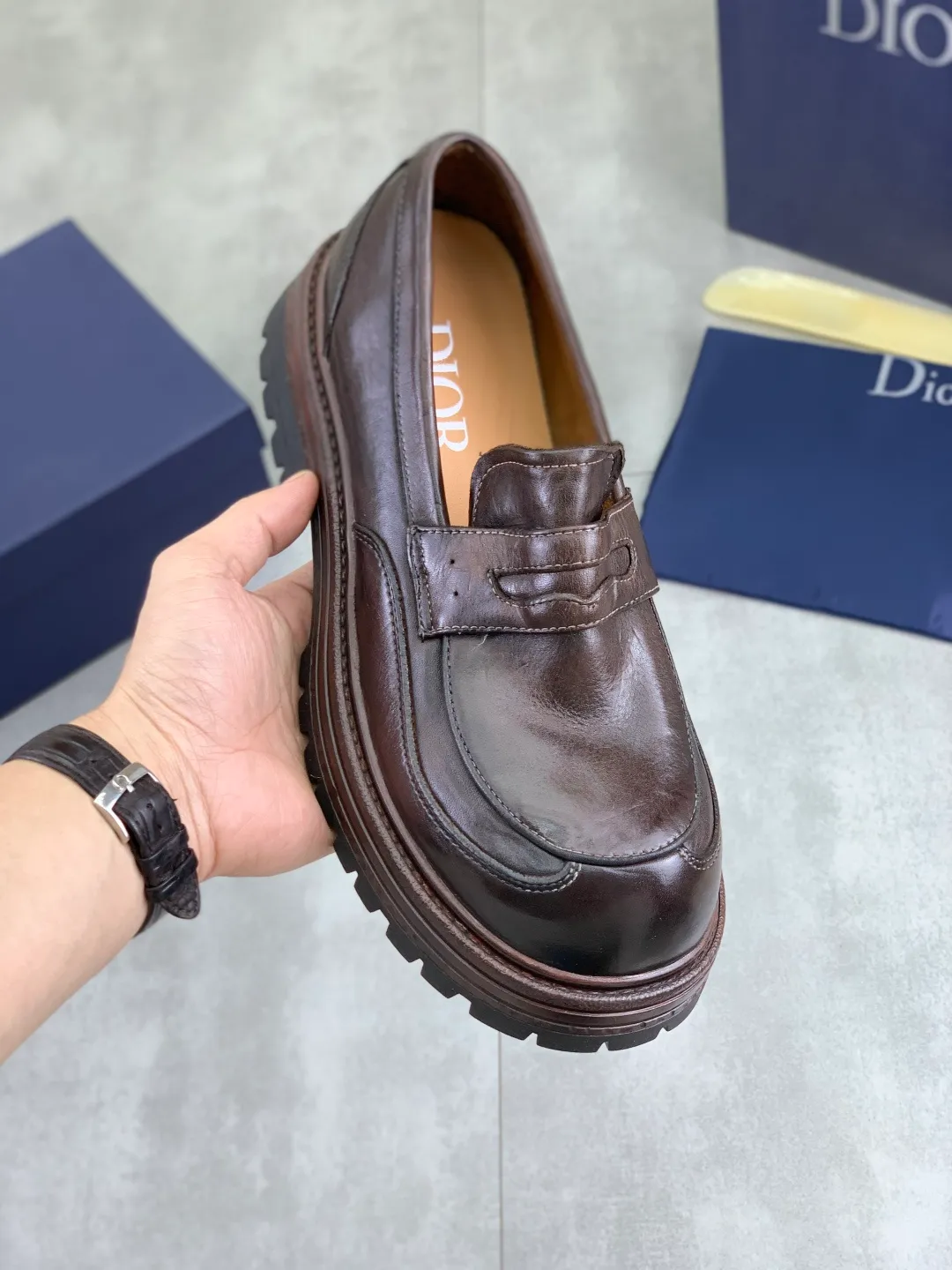 Men's shoes P520 💰【New style】Water-dyed cow lining Original order quality Dior —🆘.Dior Original order purchase, high-end leather shoes, fabric: Made of Italian imported color rubbed wrinkled cowhide➕Water-dyed cow lining/cowhide lining➕Specially available original combination outsole, fine workmanship, real shot🎬Size: 38-45 (with full set of packaging) Color: 3️⃣ colors available